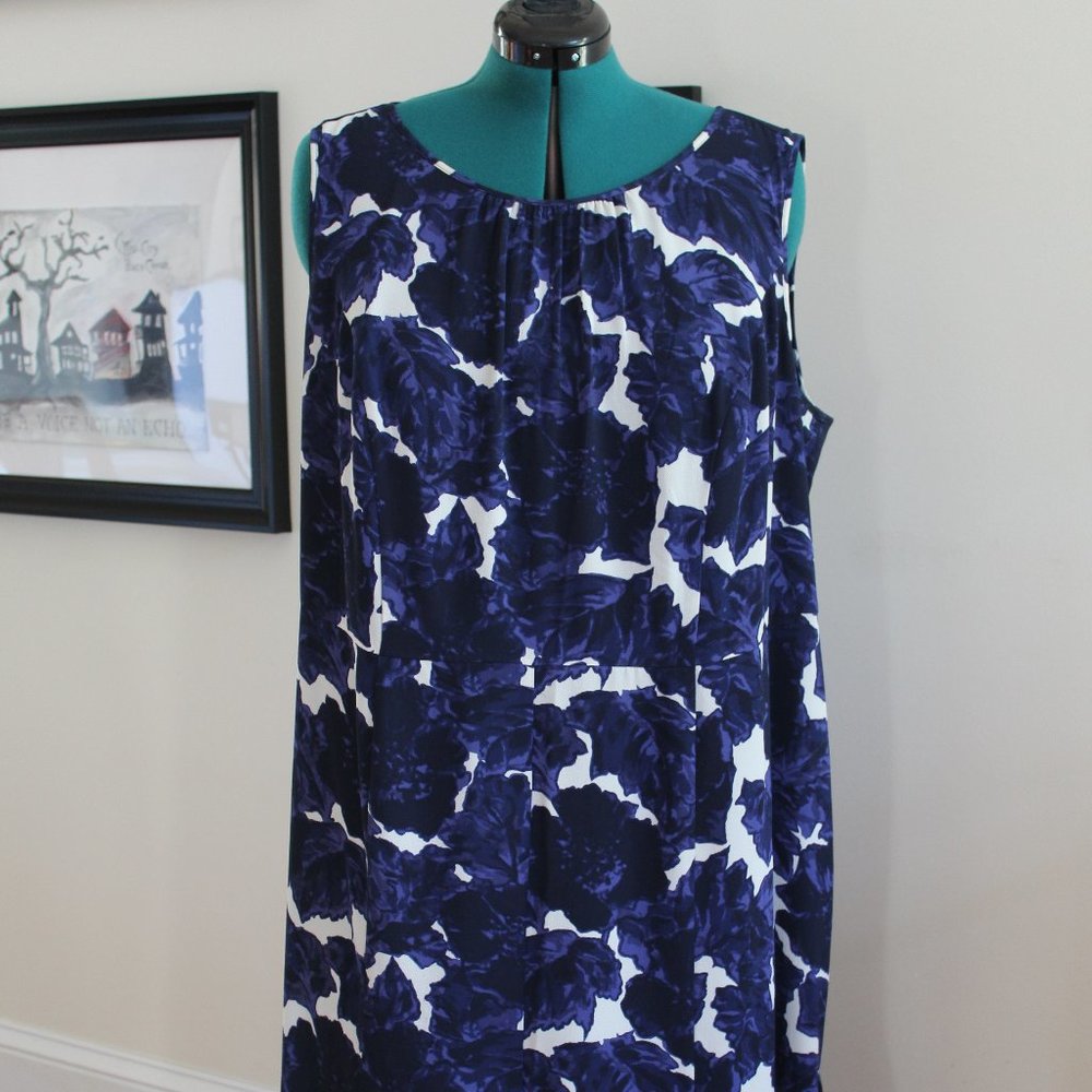 Sleeveless flare hem shift dress